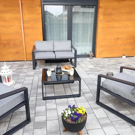 Lux アパート ザトル